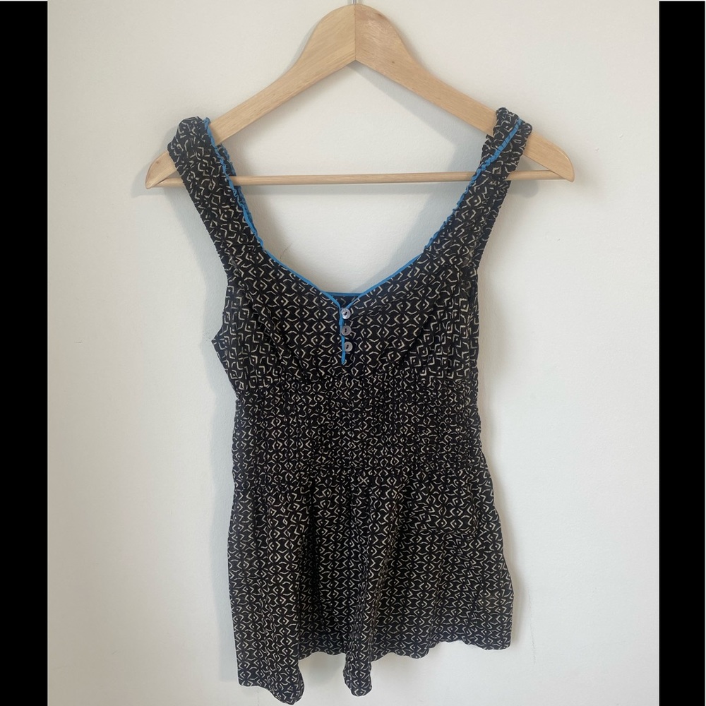 Adorable Free People Top. Size 6.